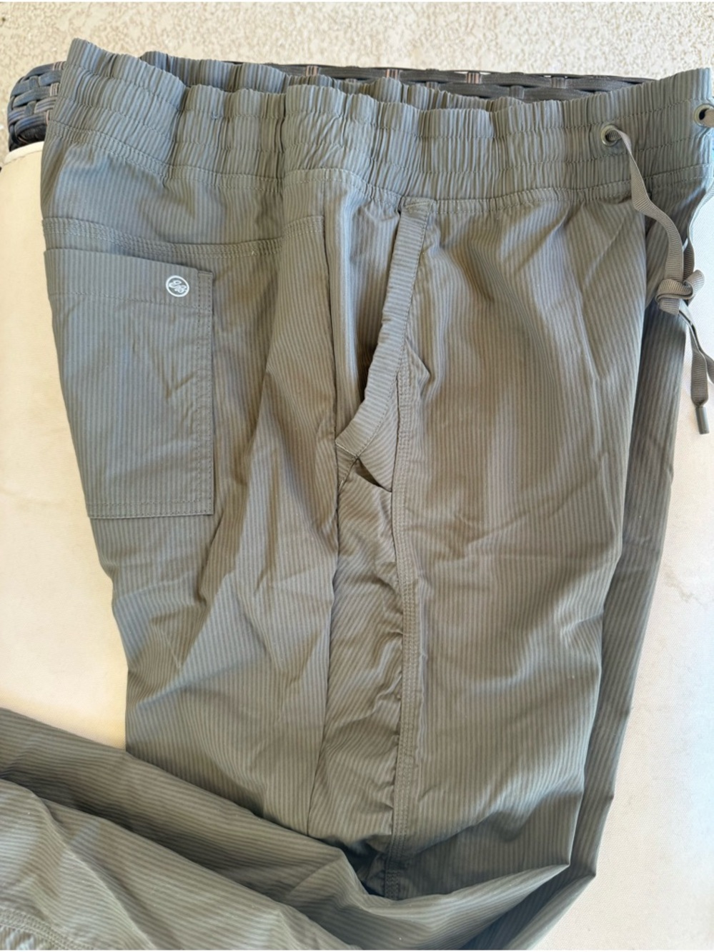 Preowned Eddie Bauer Women Olive Green Striped Cropped Capri Nylon Pants, Medium